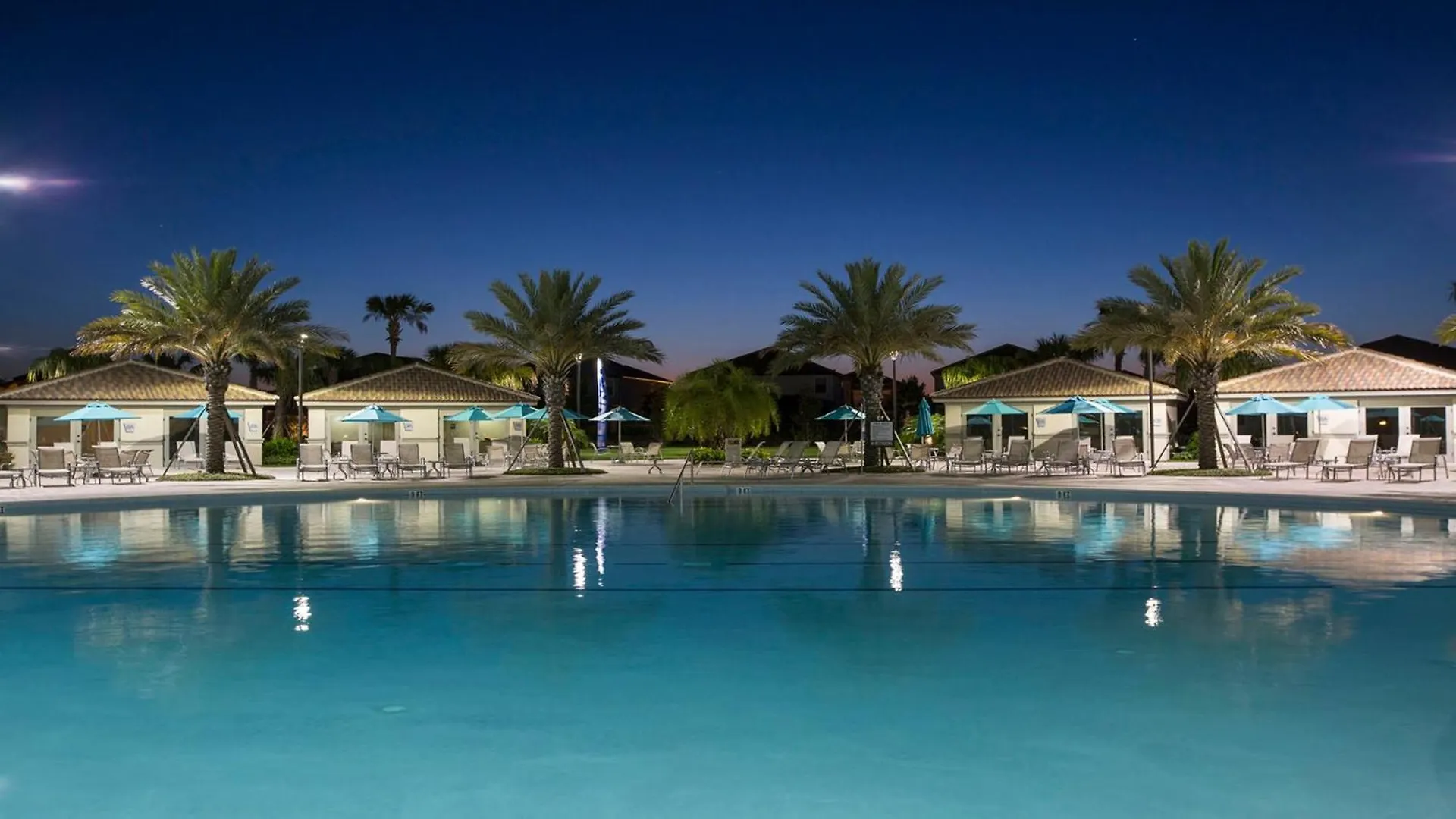 Orlando Luxury: Pool, Theater, Near Parks Villa Davenport