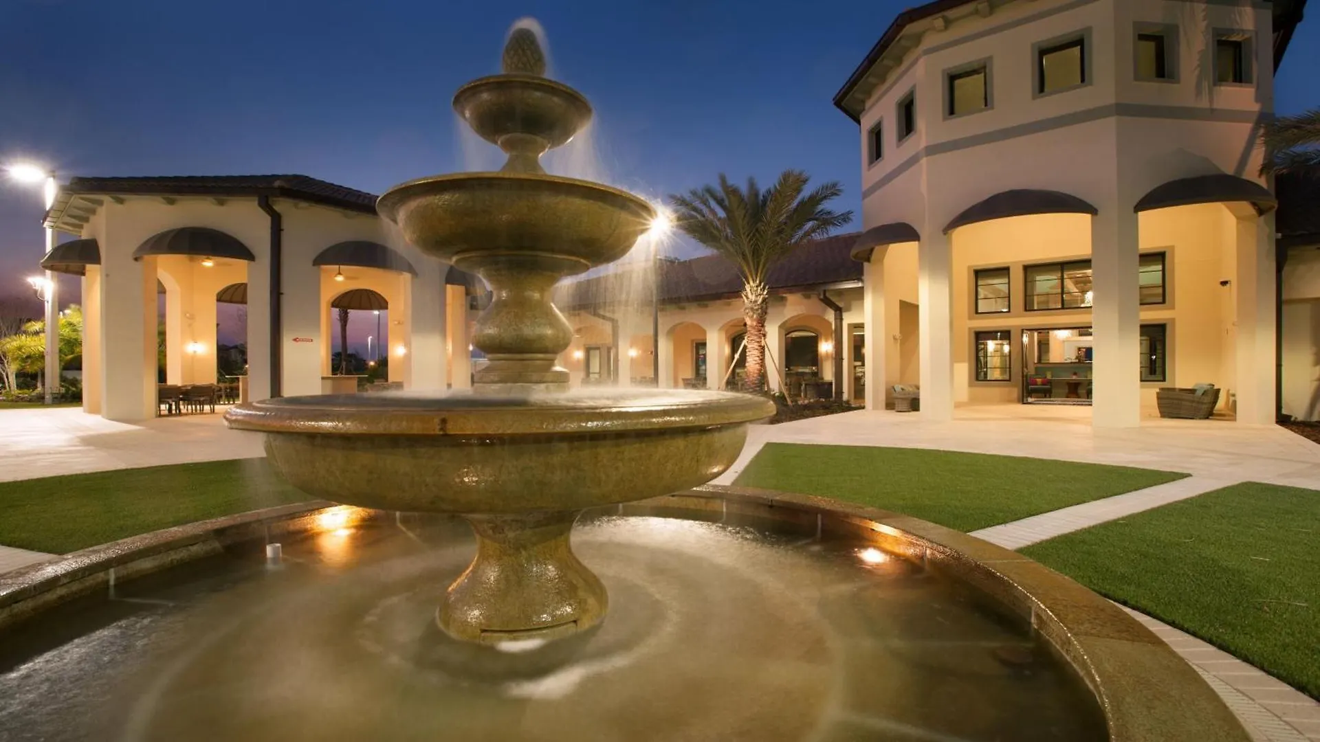Orlando Luxury: Pool, Theater, Near Parks Villa Davenport Holiday home