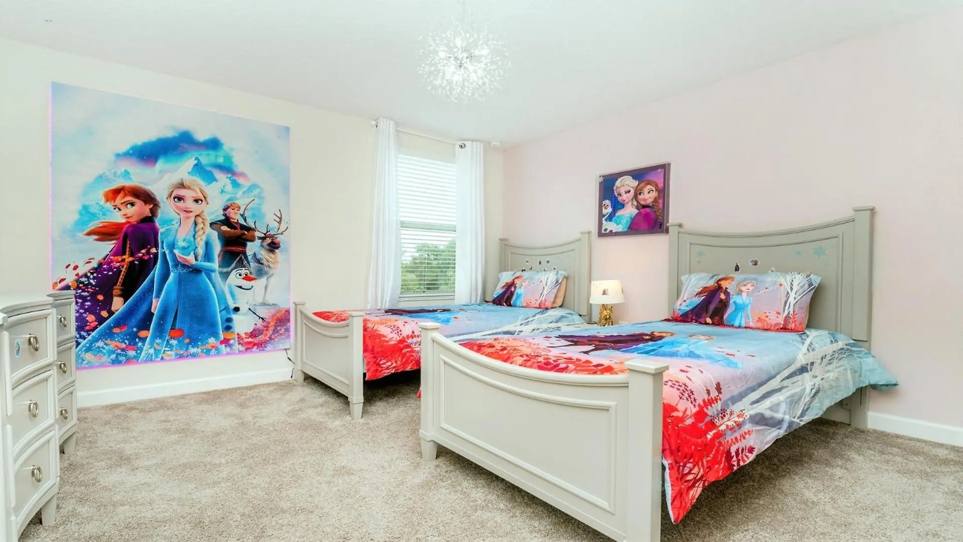 Orlando Luxury: Pool, Theater, Near Parks Villa Davenport